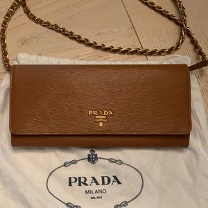 Prada Wallet On A Chain